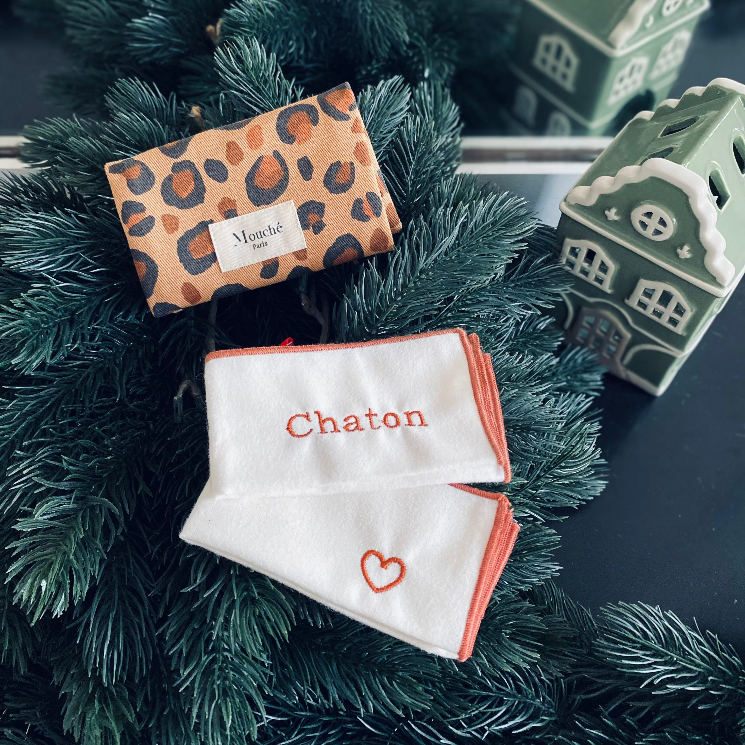 Secret Santa - Pochette L'Essentielle 2 mouchoirs brodés