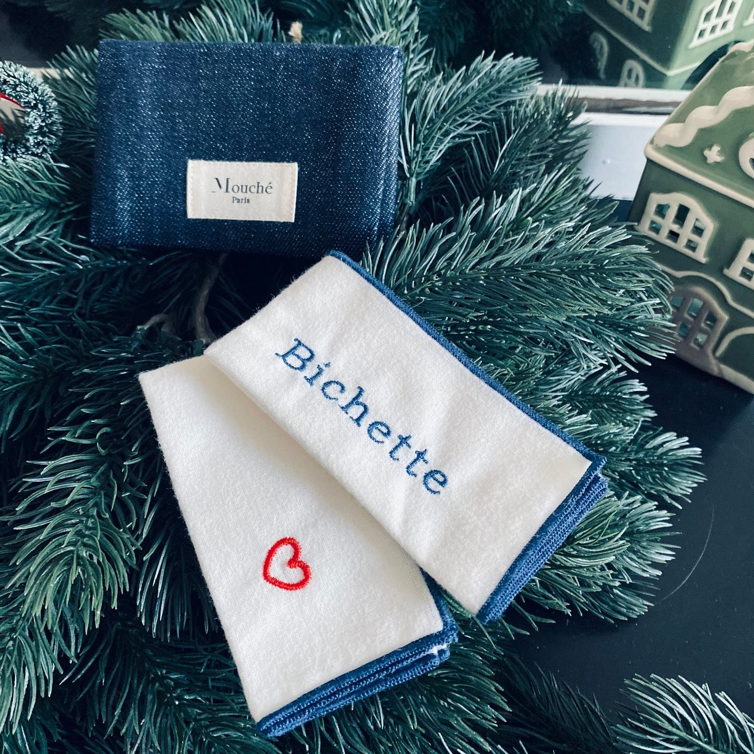 Secret Santa - Pochette L'Essentielle 2 mouchoirs brodés