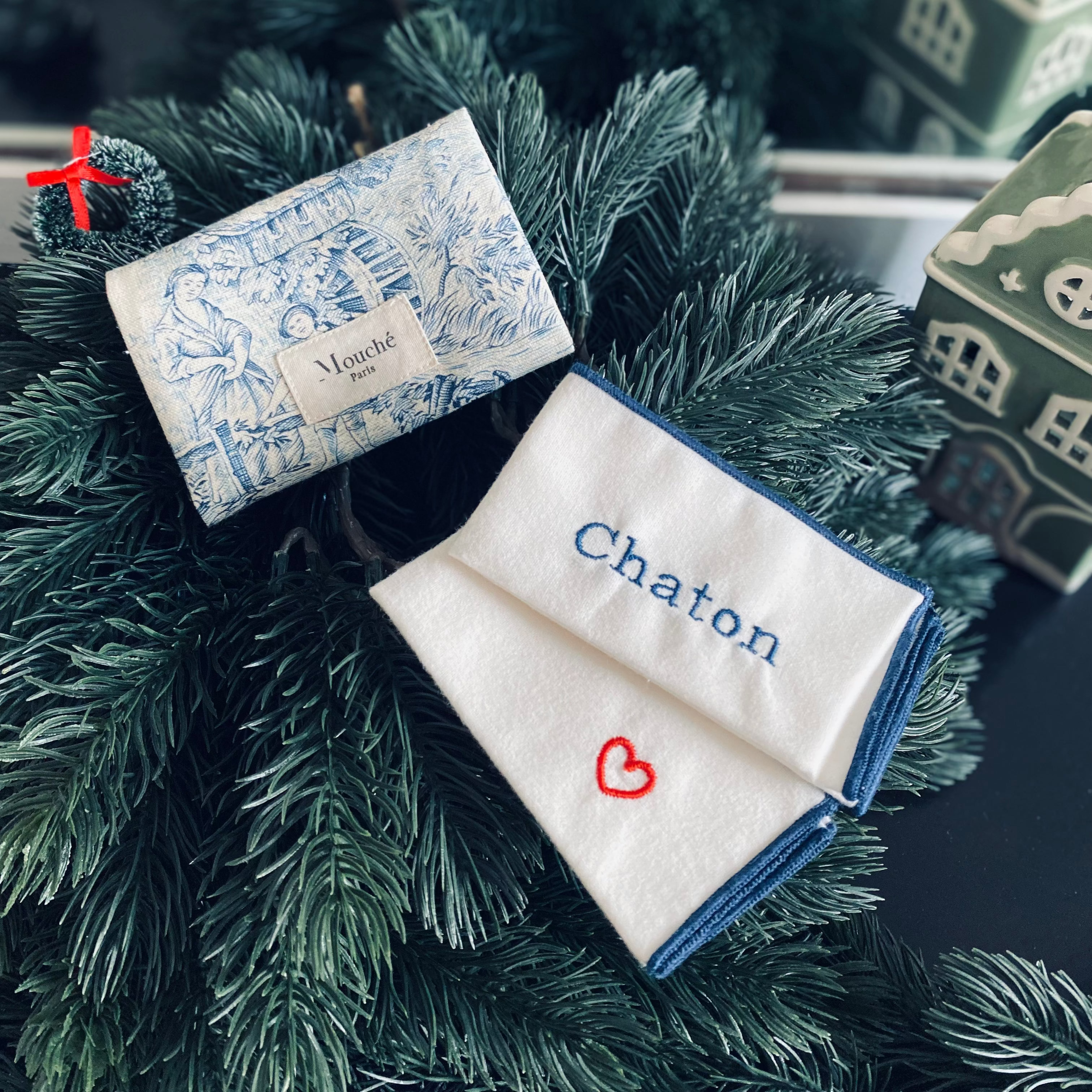 Secret Santa - Pochette L'Essentielle 2 mouchoirs brodés