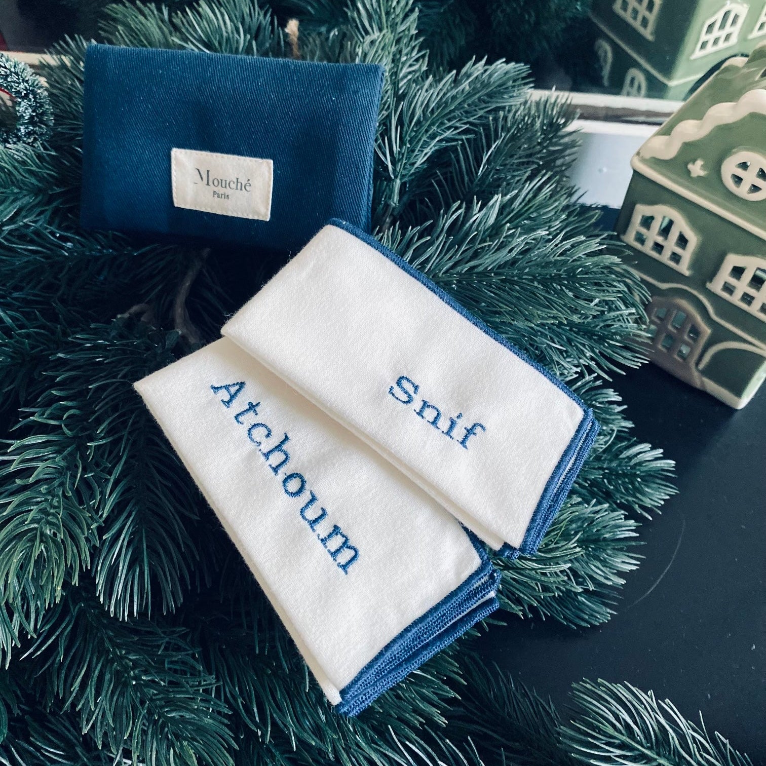 Secret Santa - Pochette L'Essentielle 2 mouchoirs brodés