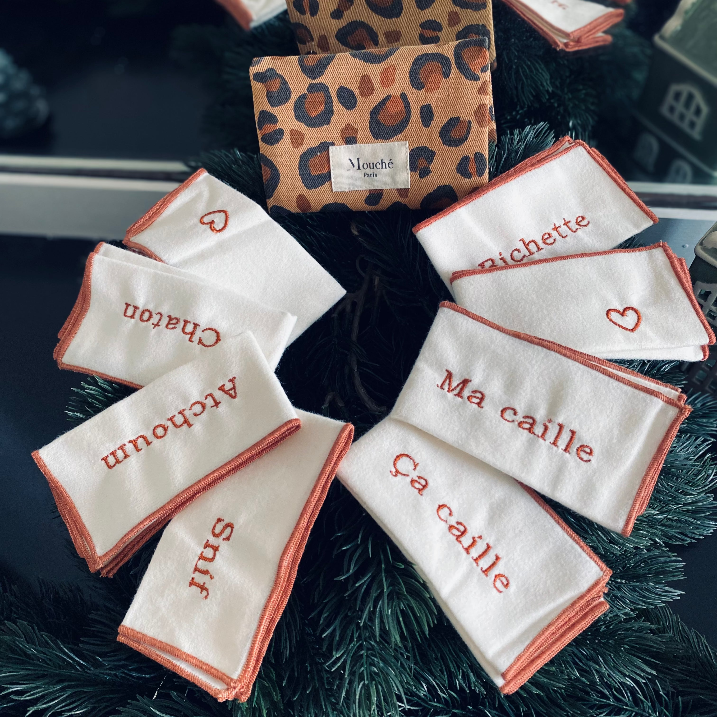 Secret Santa - Pochette L'Essentielle 2 mouchoirs brodés