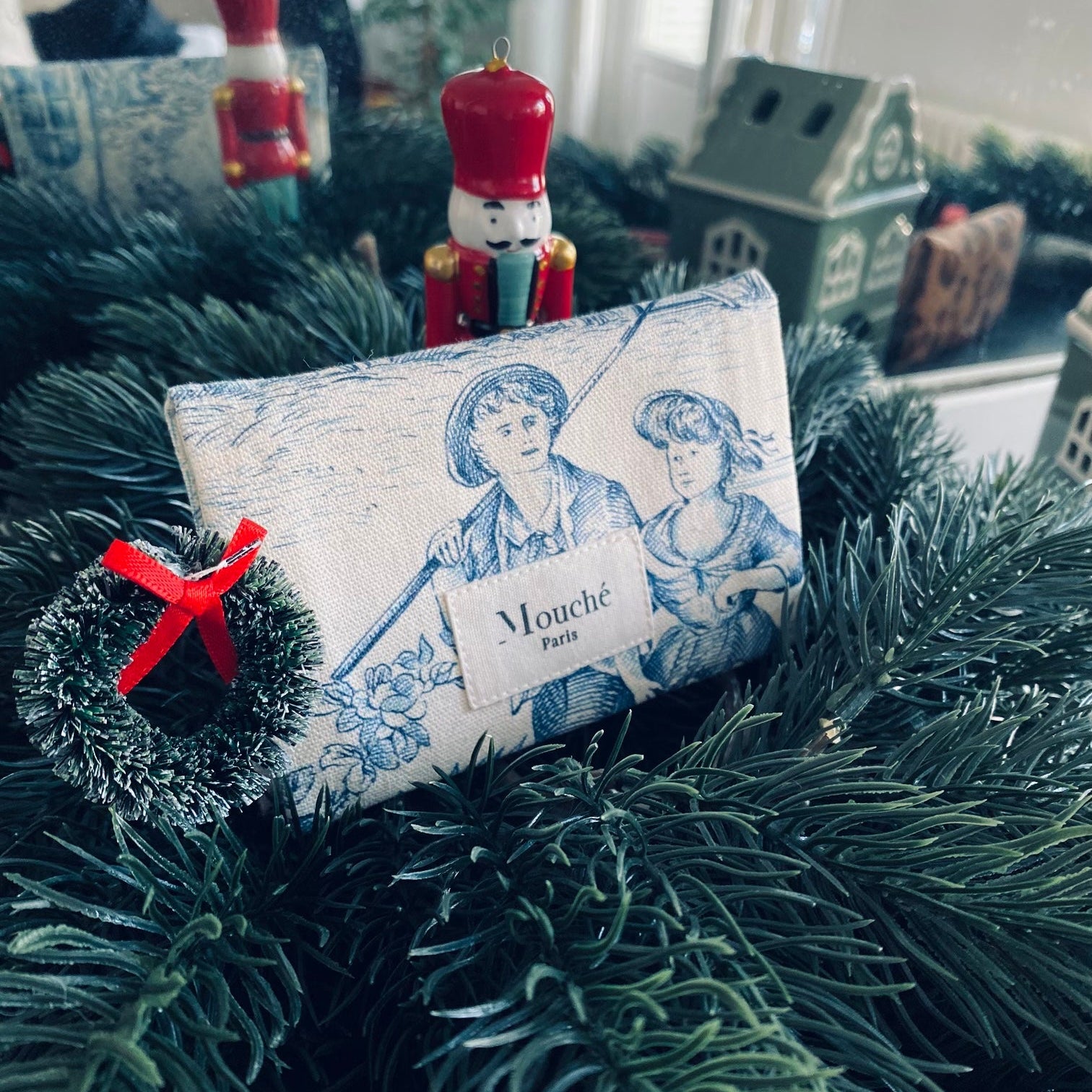 Secret Santa - Pochette L'Essentielle 2 mouchoirs brodés