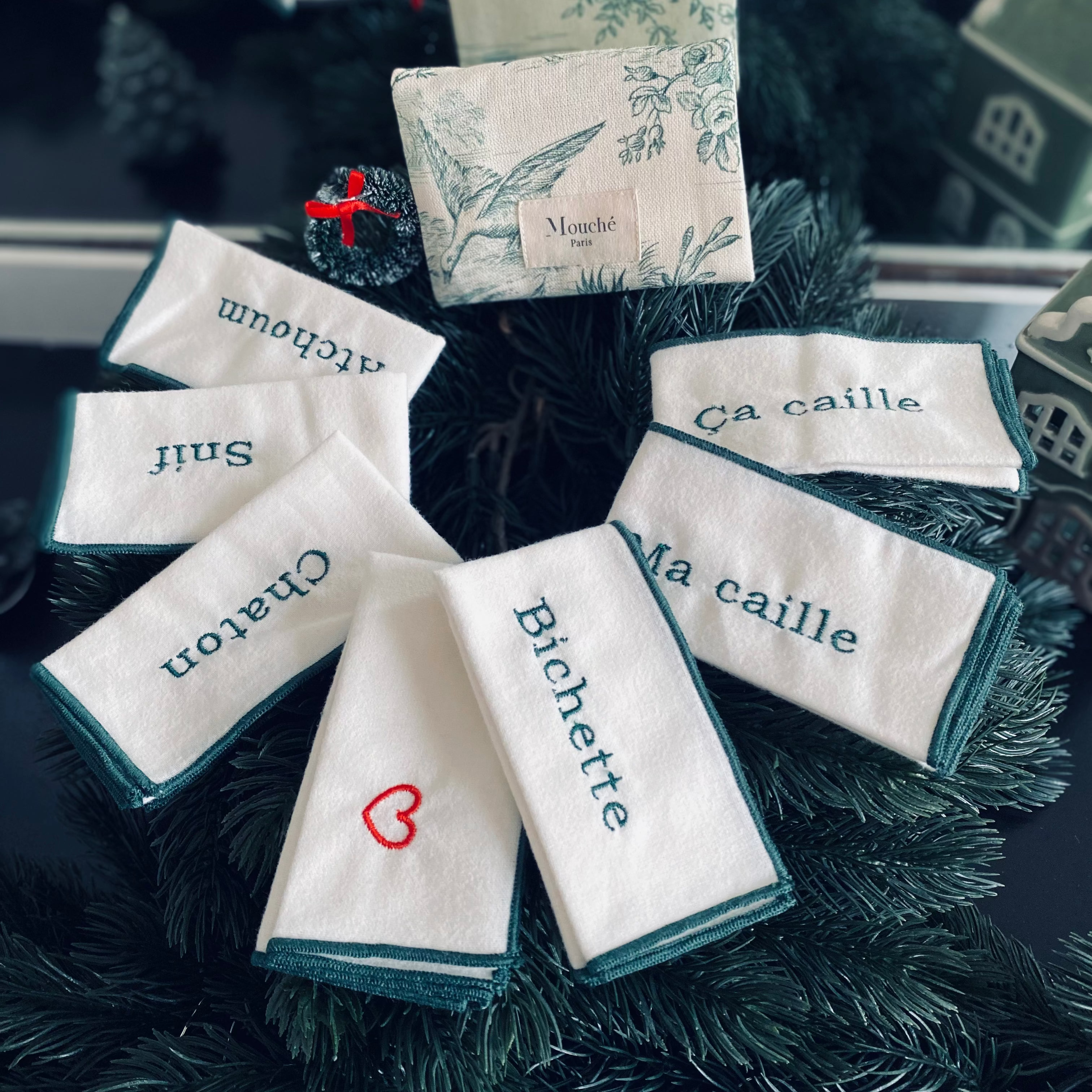 Secret Santa - Pochette L'Essentielle 2 mouchoirs brodés