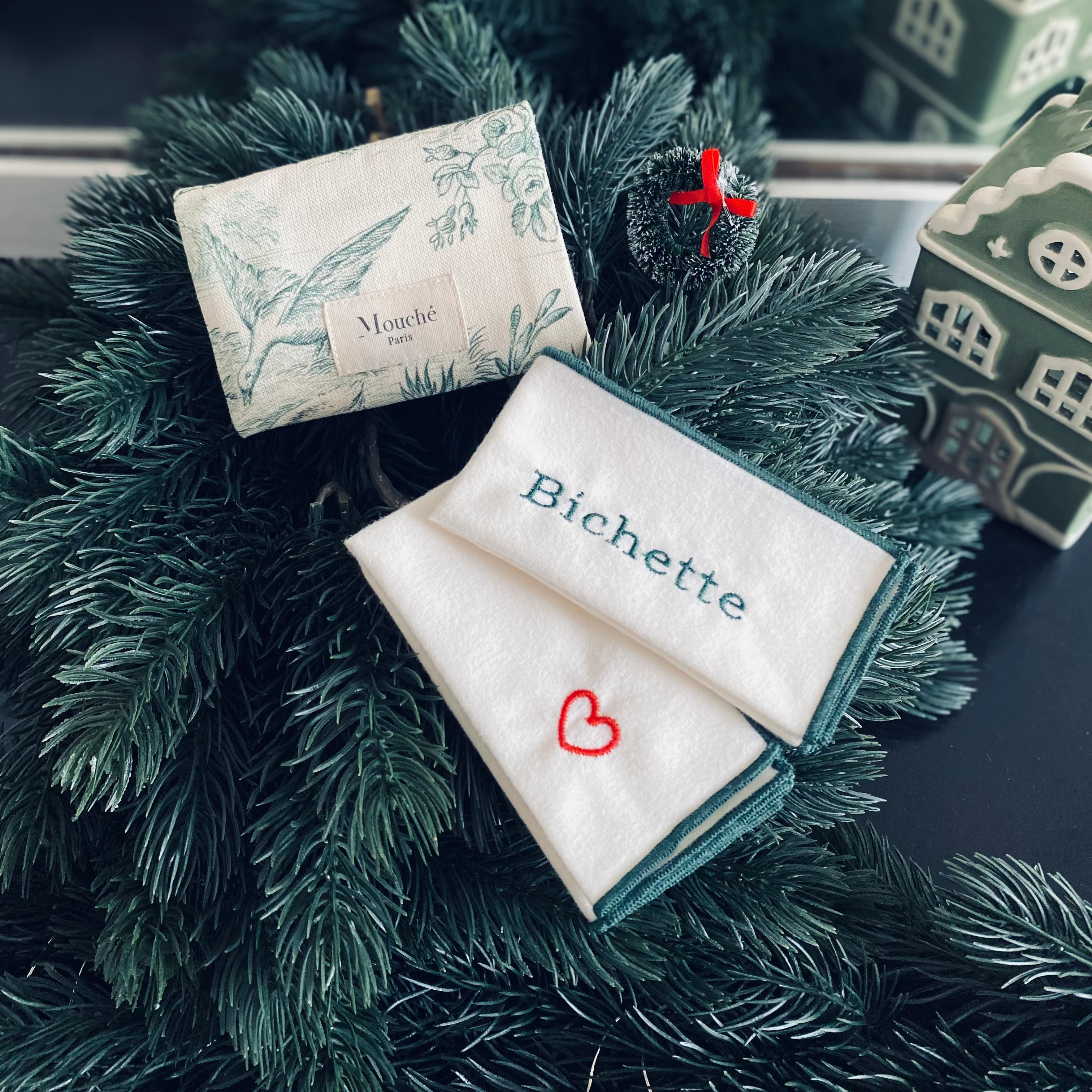 Secret Santa - Pochette L'Essentielle 2 mouchoirs brodés